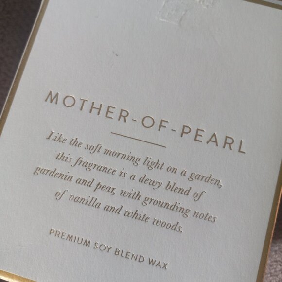 NWT Kendra Scott Mother of Pearl Soy Candle - Picture 2 of 5